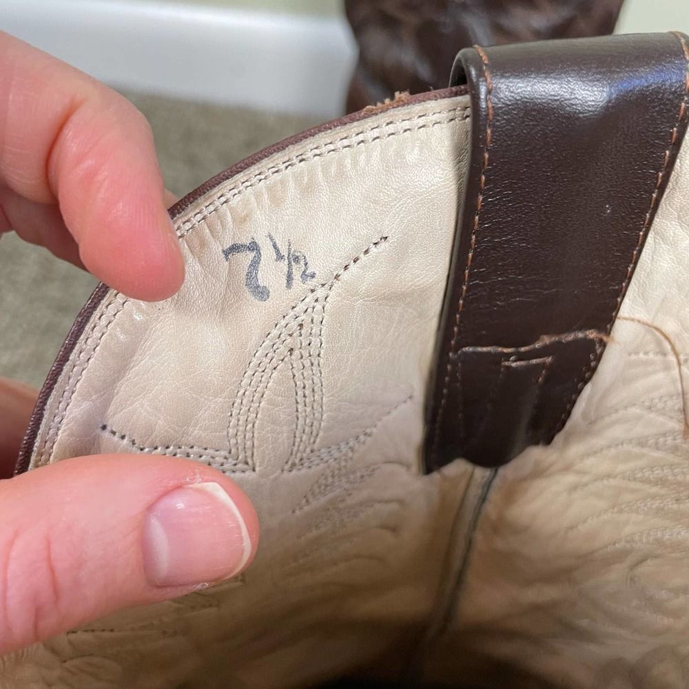 Classic Brown Western Cowboy Boots - Picture 7 of 7